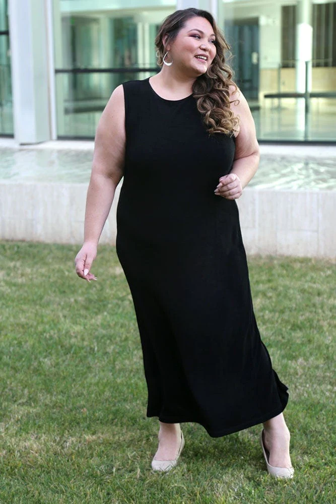 Vikki Vi Classic Black Jewel Neckline Maxi Dress - Image 3